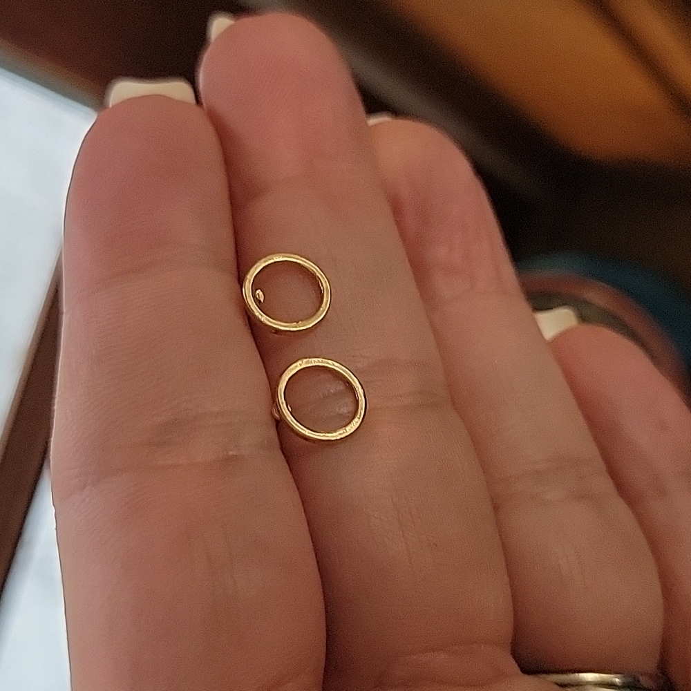 Petit Hollow Stud Earrings - Picture 4 of 4